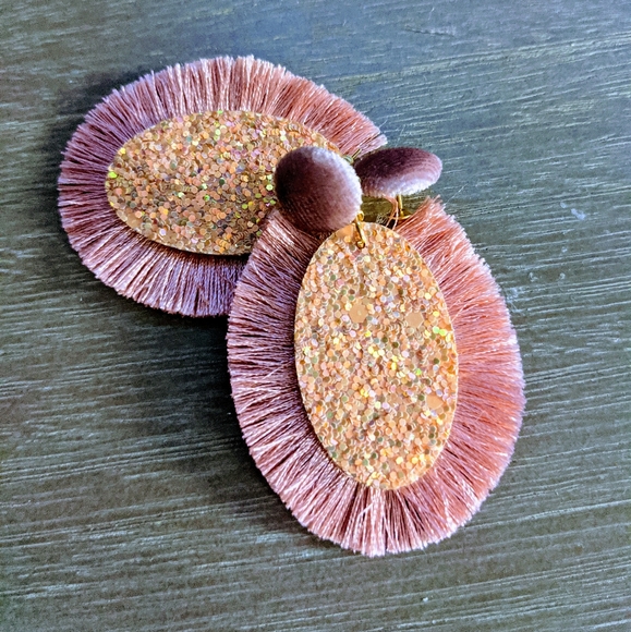 "Peach Fuzz" oval fringe glitz earrings - Picture 4 of 5